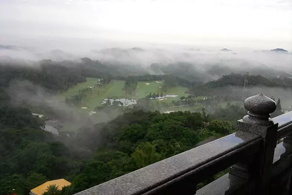 金面山聖德寶塔的周遭環境